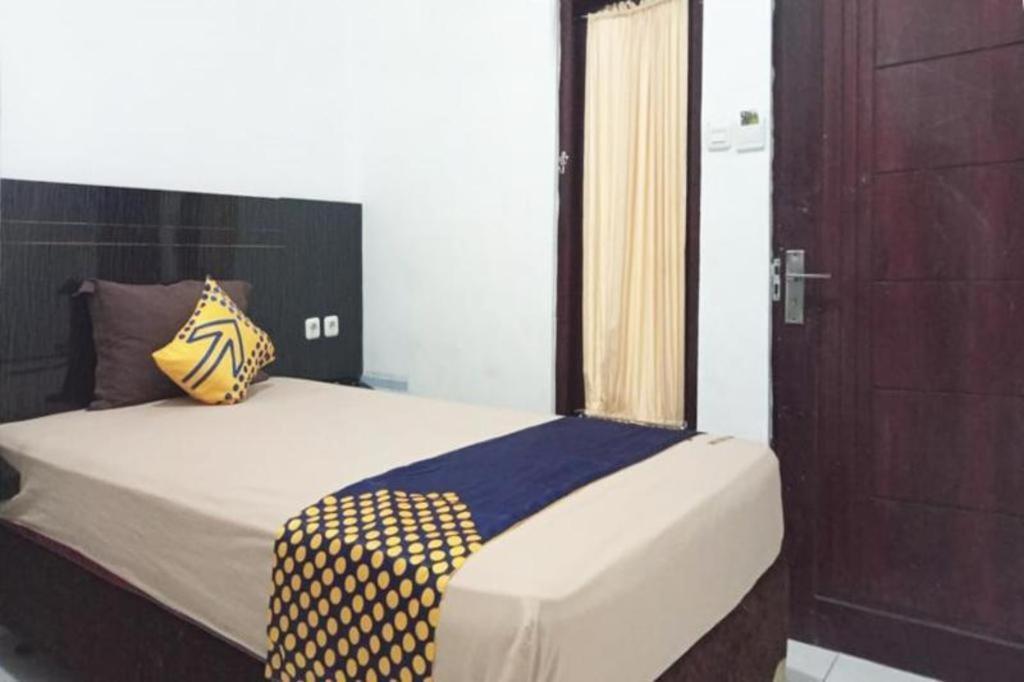 Spot On 3605 Clarichie Guest House Kupang  Esterno foto