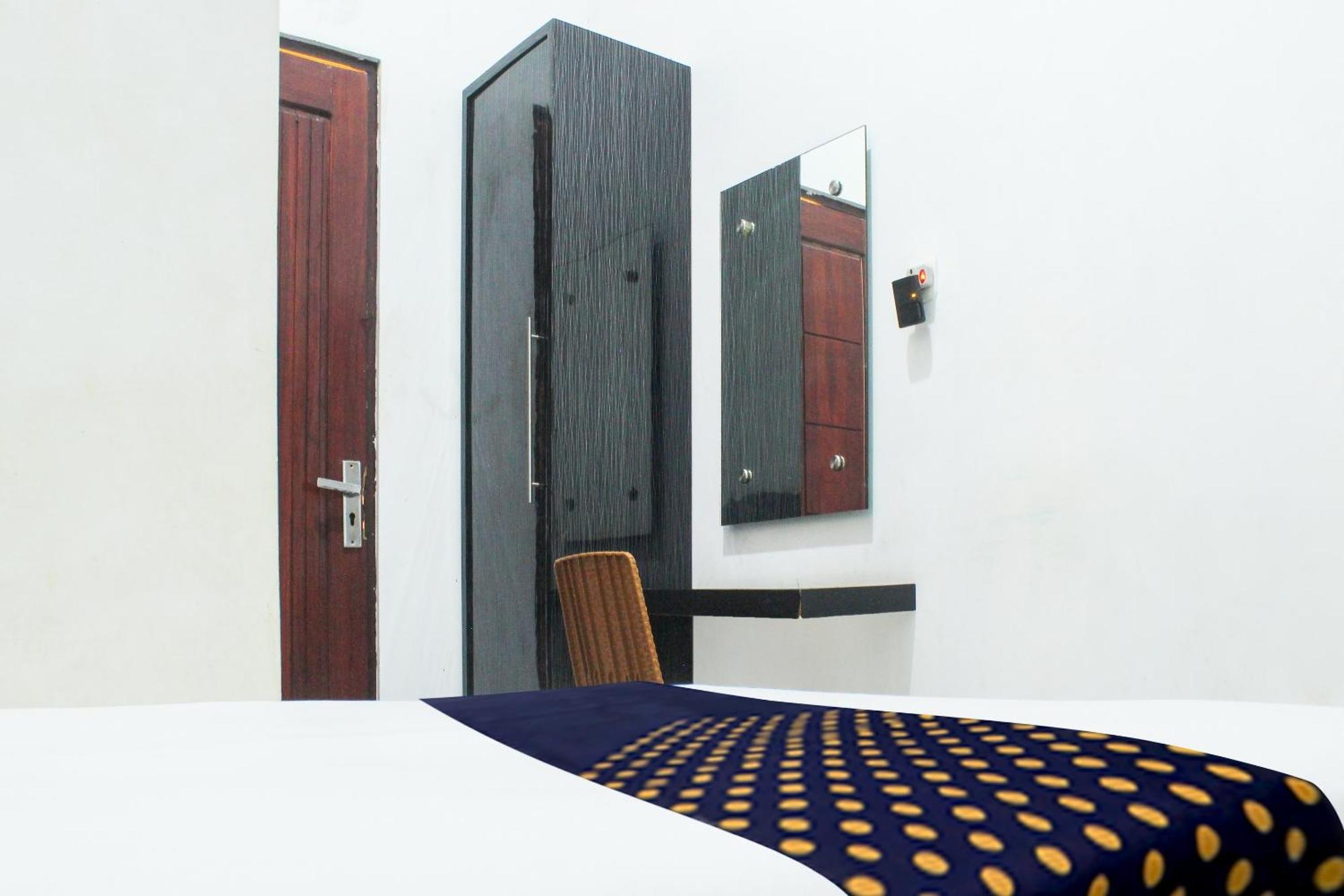 Spot On 3605 Clarichie Guest House Kupang  Esterno foto