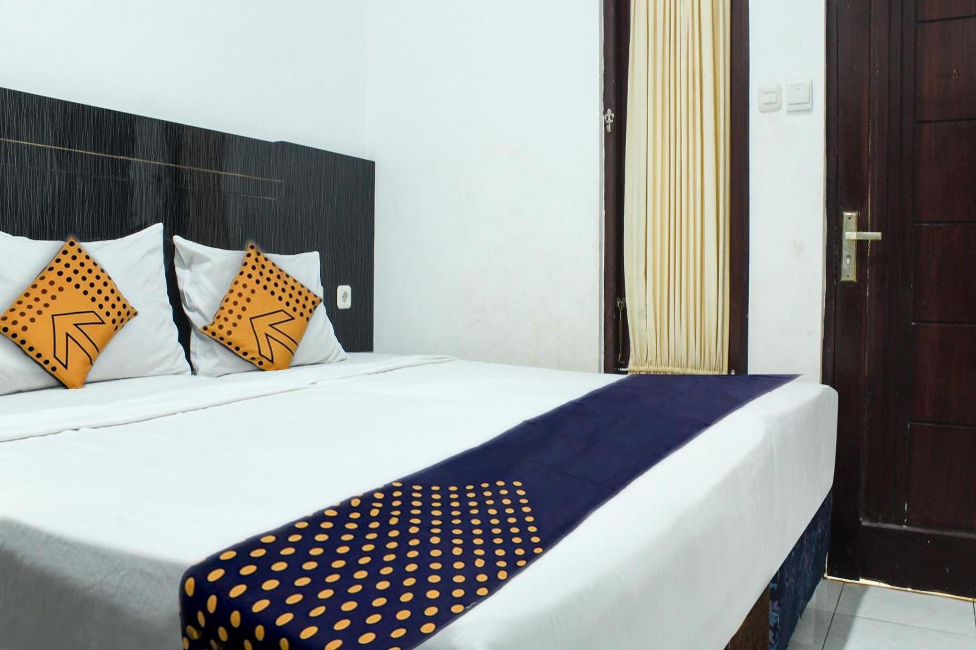 Spot On 3605 Clarichie Guest House Kupang  Esterno foto