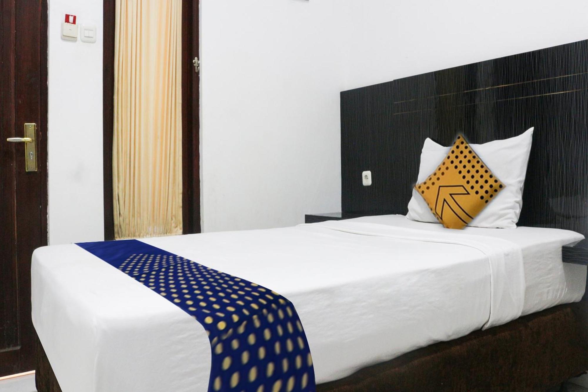 Spot On 3605 Clarichie Guest House Kupang  Esterno foto