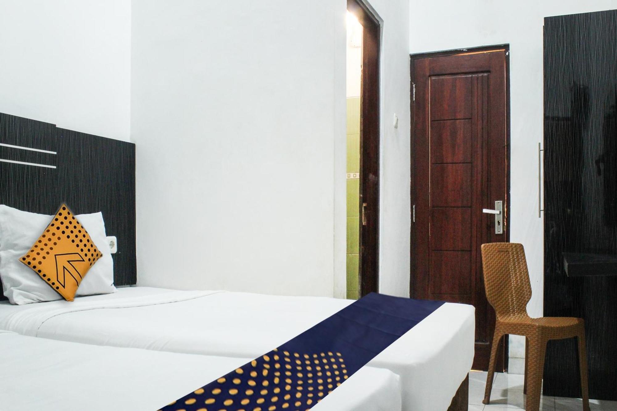 Spot On 3605 Clarichie Guest House Kupang  Esterno foto